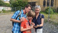 Familie auf Kreuzberg-Tour ©lialo