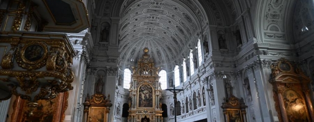 Der weite Kirchenraum von St. Michael gehört zu den eindrucksvollsten Renaissancebauten Münchens.