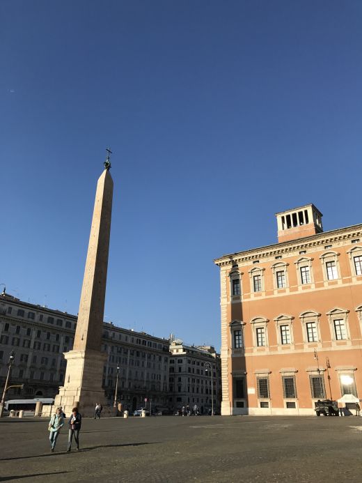 Piazza S. Giovanni in Laterano, der Architekt Fontana durch den ägyptischen Obelisken aus dem Circus Maximus  einen riesenhaften Akzent gab