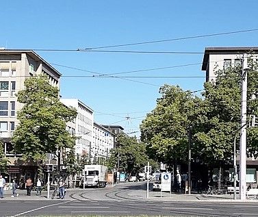 Mannheim: Eingank zur Fussgängerzone "Planken" morgens um 11.15 Uhr